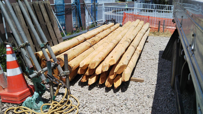 埼玉県三郷市 松杭配達