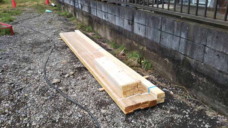埼玉県飯能市 測量杭、トド松桟木、ヌキ配達