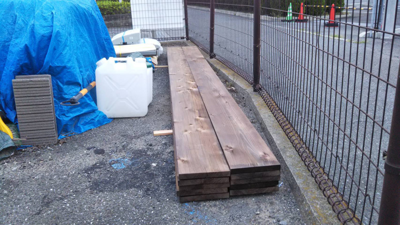 埼玉県熊谷市 杉板（防腐剤クレオ塗） 配達