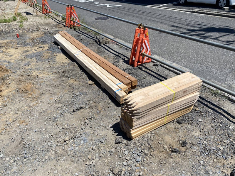 埼玉県さいたま市浦和区 測量杭 ヌキ トド松桟木 配達