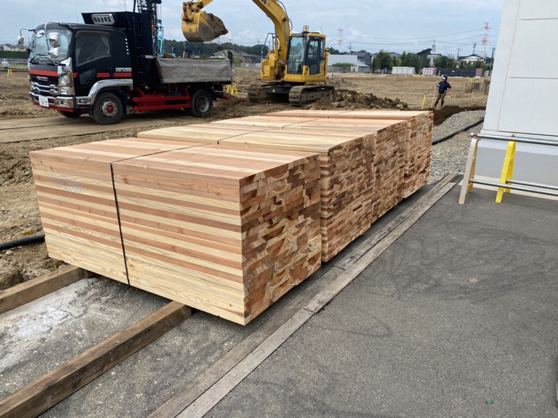 埼玉県鶴ヶ島市 雑矢板 土留め板 搬入