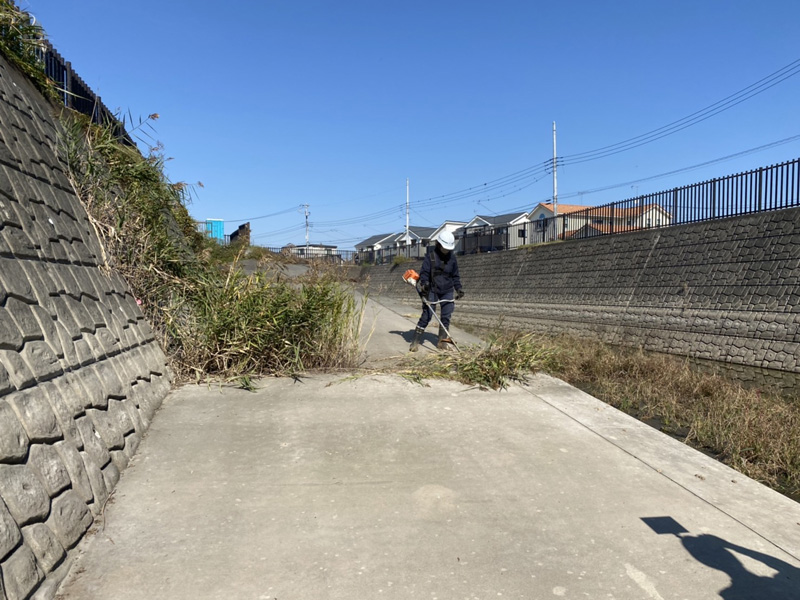 埼玉県鴻巣市 調整池草刈り工事 作業状況