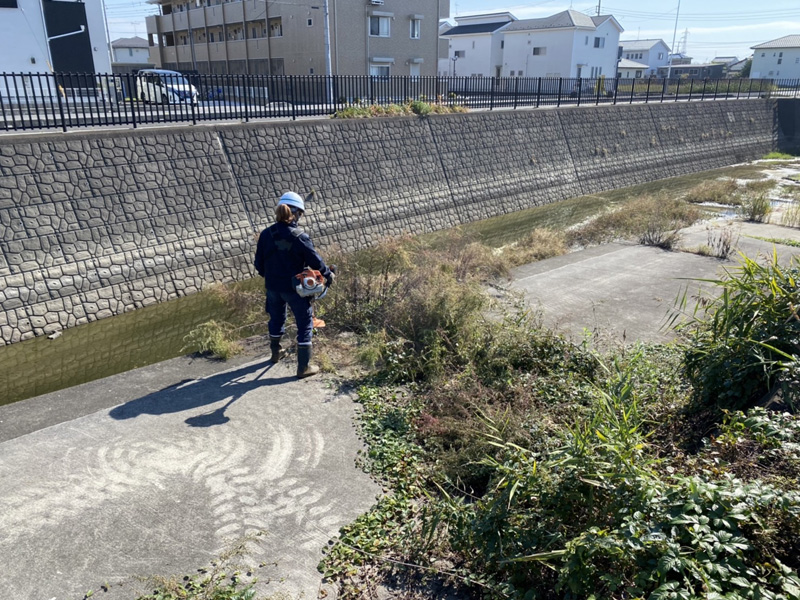 埼玉県鴻巣市 調整池草刈り工事 作業状況