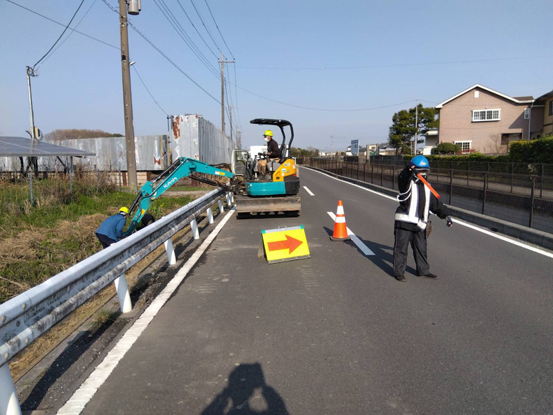 埼玉県羽生市 側溝汚泥除去工事 作業中