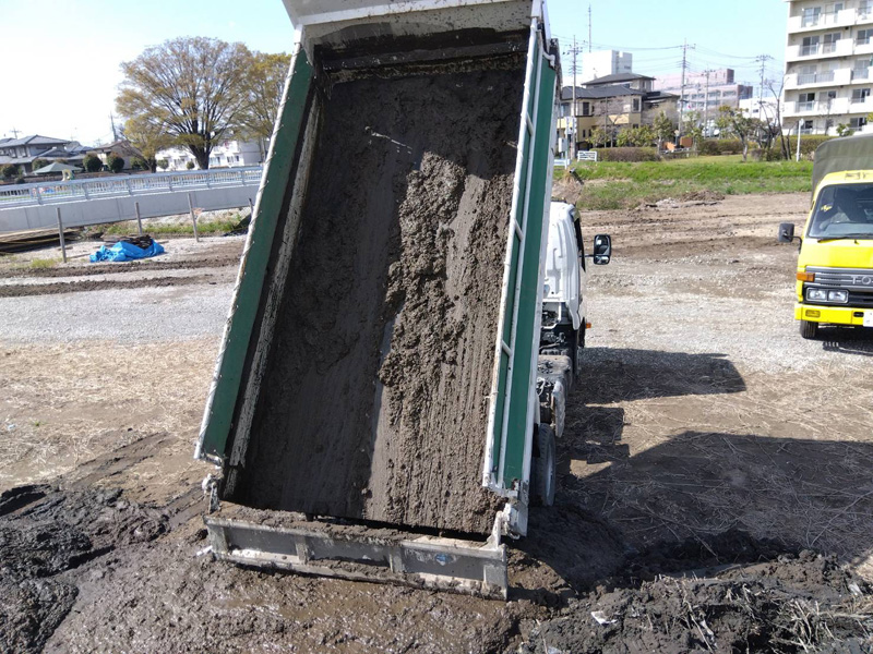埼玉県羽生市 側溝汚泥除去工事 搬出状況