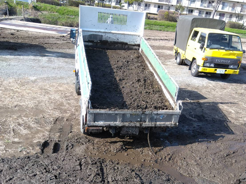 埼玉県羽生市 側溝汚泥除去工事 搬出状況