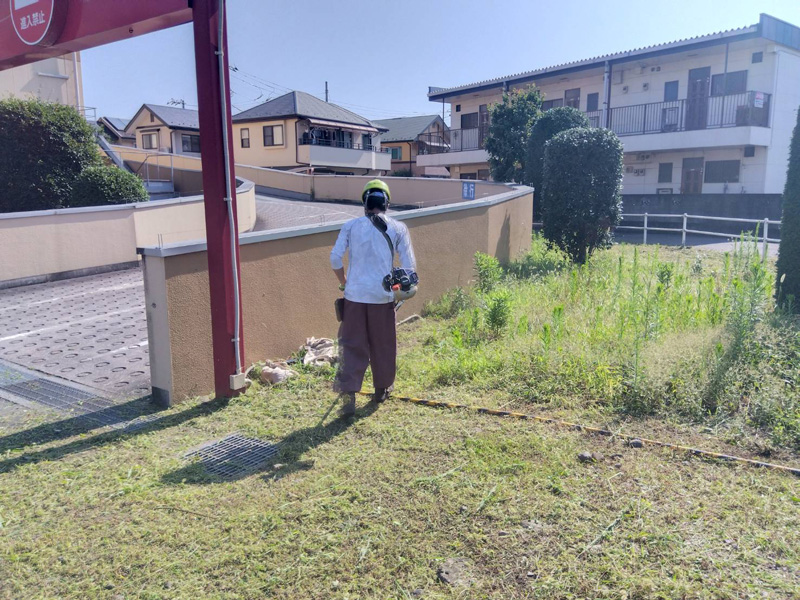 埼玉県狭山市内某スーパー 緑地整備工事 作業中