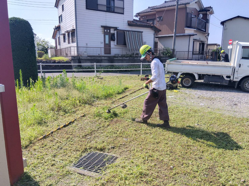 埼玉県狭山市内某スーパー 緑地整備工事 作業中