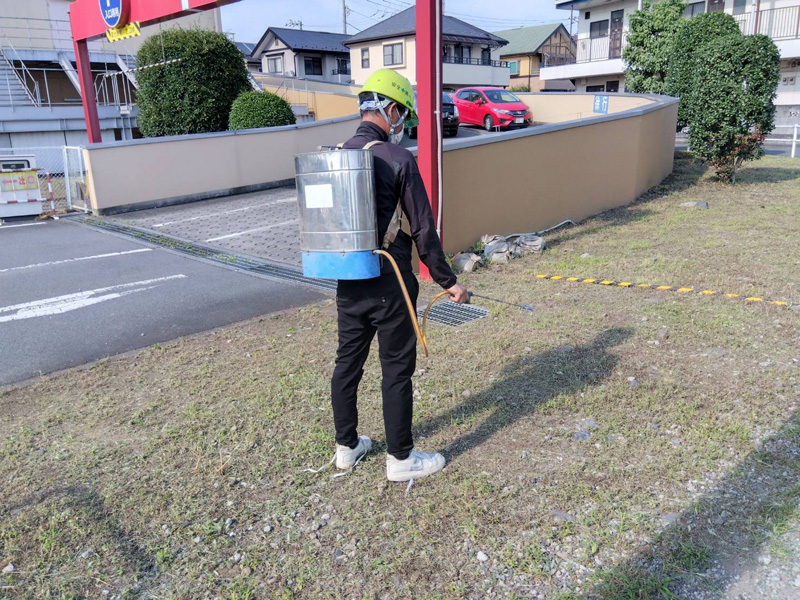 埼玉県狭山市内某スーパー 緑地整備工事 作業中