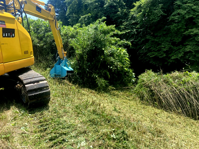 埼玉県東松山市 篠伐採除根工事 作業中
