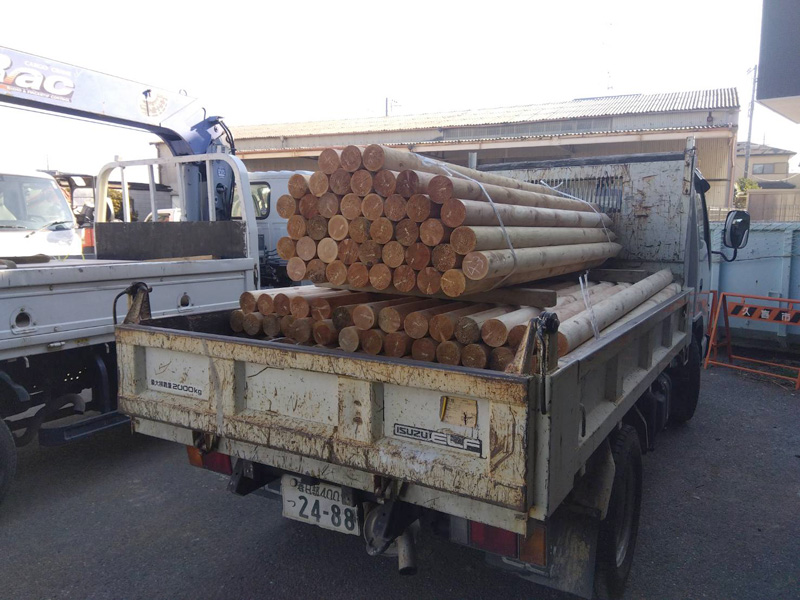 埼玉県久喜市 ロータリー加工松杭 配達