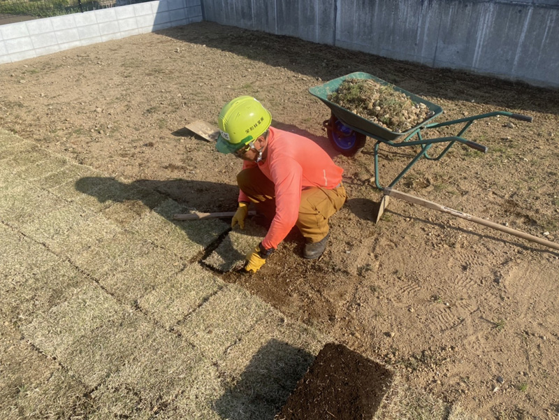 埼玉県比企郡吉見町 芝生張り工事 施工中