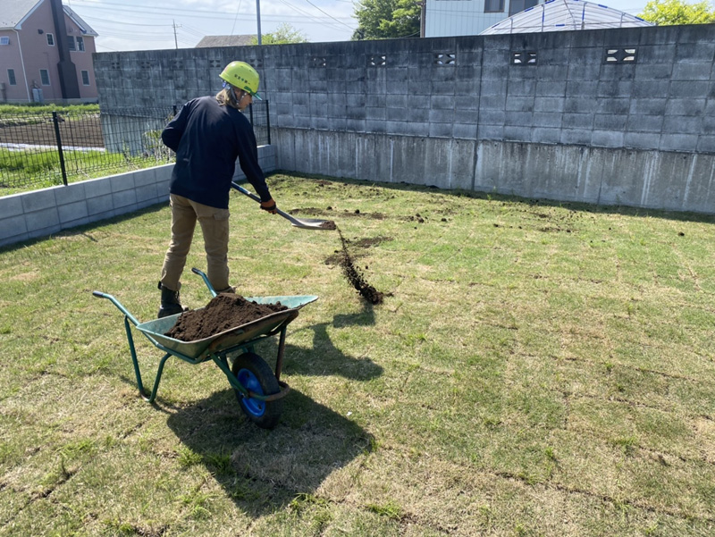埼玉県比企郡吉見町 芝生張り工事 施工中