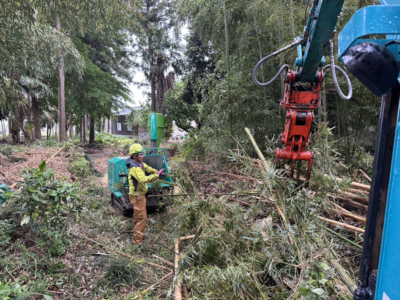 埼玉県鴻巣市 竹林伐採除根工事 作業中