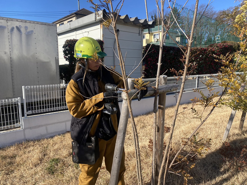 埼玉県入間市 植栽工事 作業中