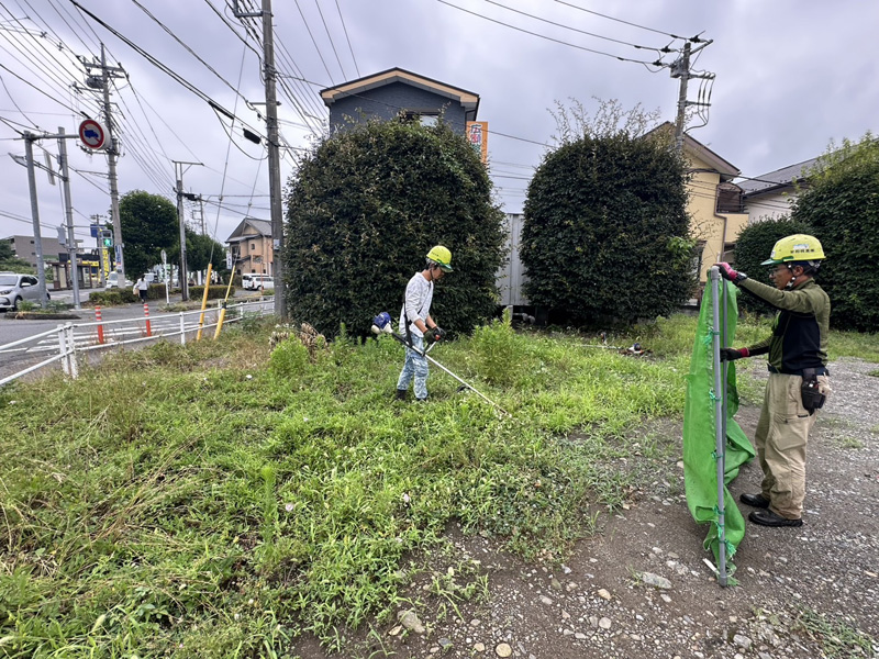 埼玉県内ショッピングセンター 緑地整備工事 作業中