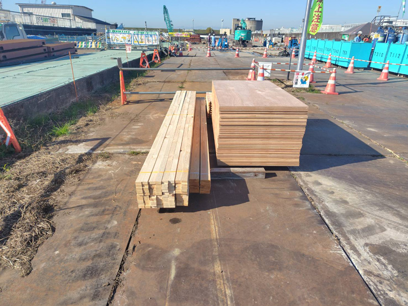 埼玉県さいたま市 コンパネ、桟木、測量杭、ヌキ 納品