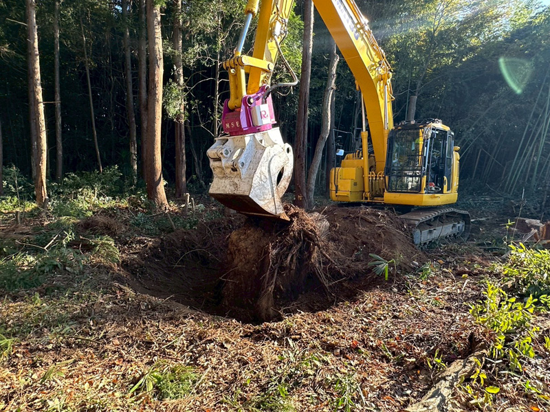 埼玉県大里郡寄居町 伐採伐根工事 作業中
