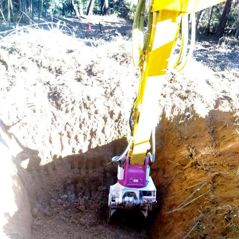 埼玉県大里郡寄居町 伐採伐根工事 作業中