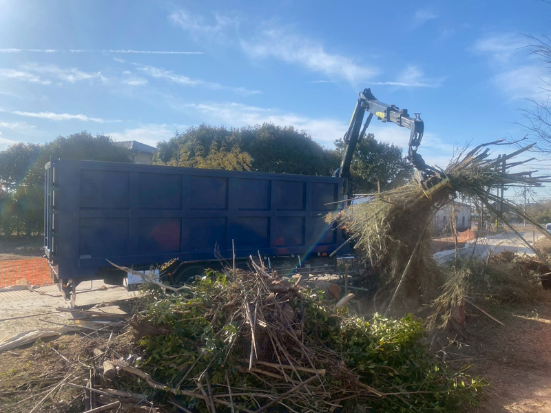 埼玉県比企郡吉見町 伐採除根工事 作業中