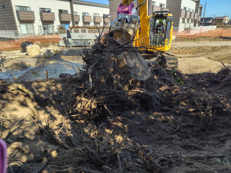 埼玉県比企郡吉見町 伐採除根工事 作業中